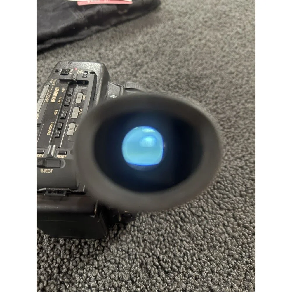 GE Vintage Video Movie Camcorder CG501 8X Zoom w/ battery, cords, tape TESTED